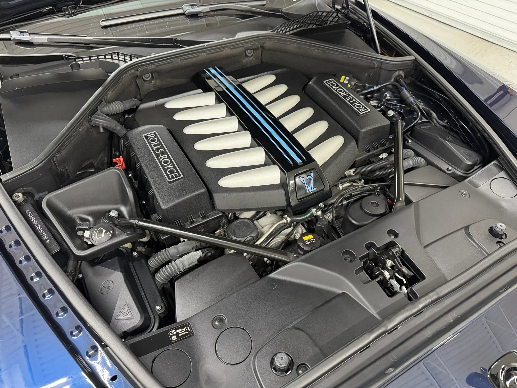 Used 2017 Rolls-Royce Dawn RWD image 97