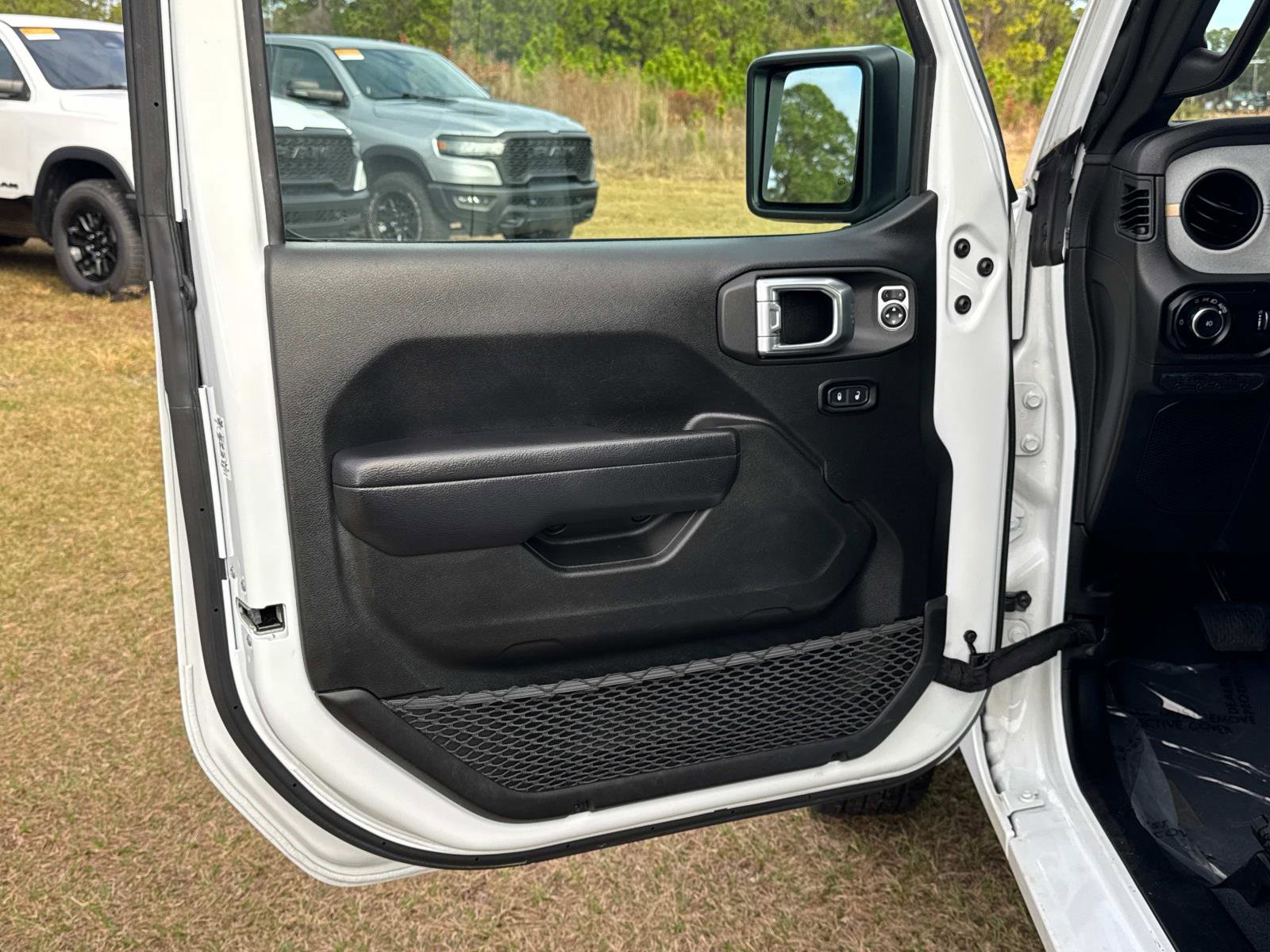 Used 2024 Jeep Wrangler Sport S image 17