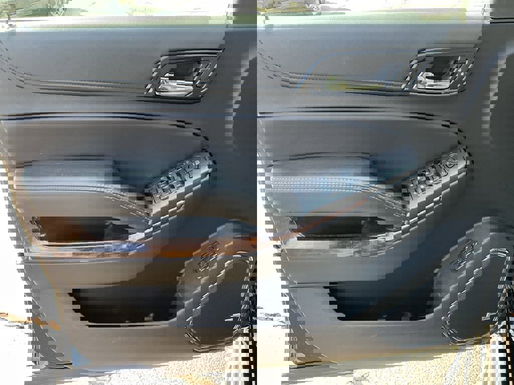 Used 2019 Chevrolet Tahoe LT w/ Luxury Package image 3