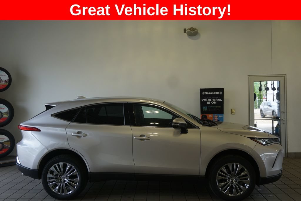 Certified 2024 Toyota Venza XLE AWD/4WD image 2