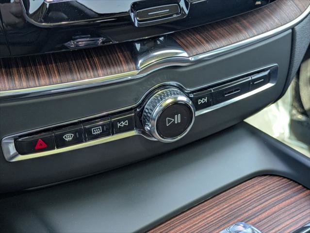 Used 2023 Volvo XC60 B5 Ultimate image 17