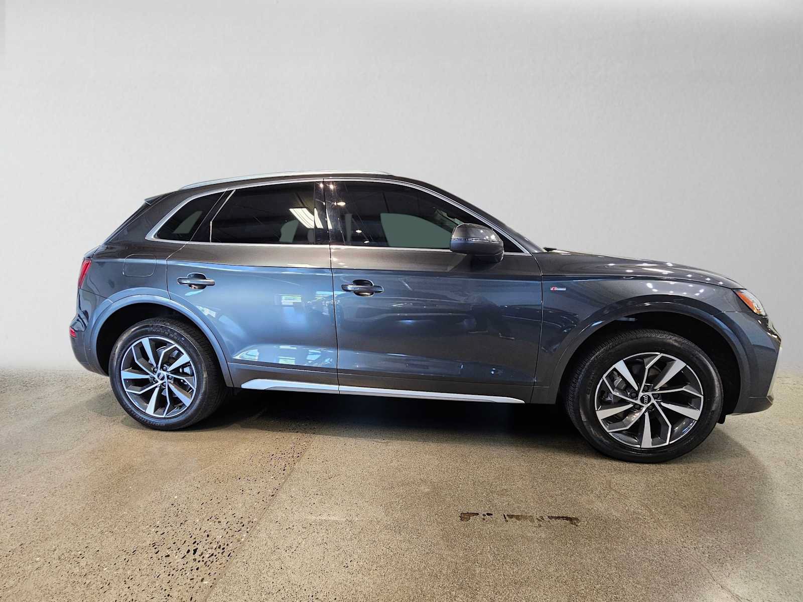 Used 2023 Audi Q5 2.0T Premium Plus w/ Premium Plus Package AWD/4WD image 2