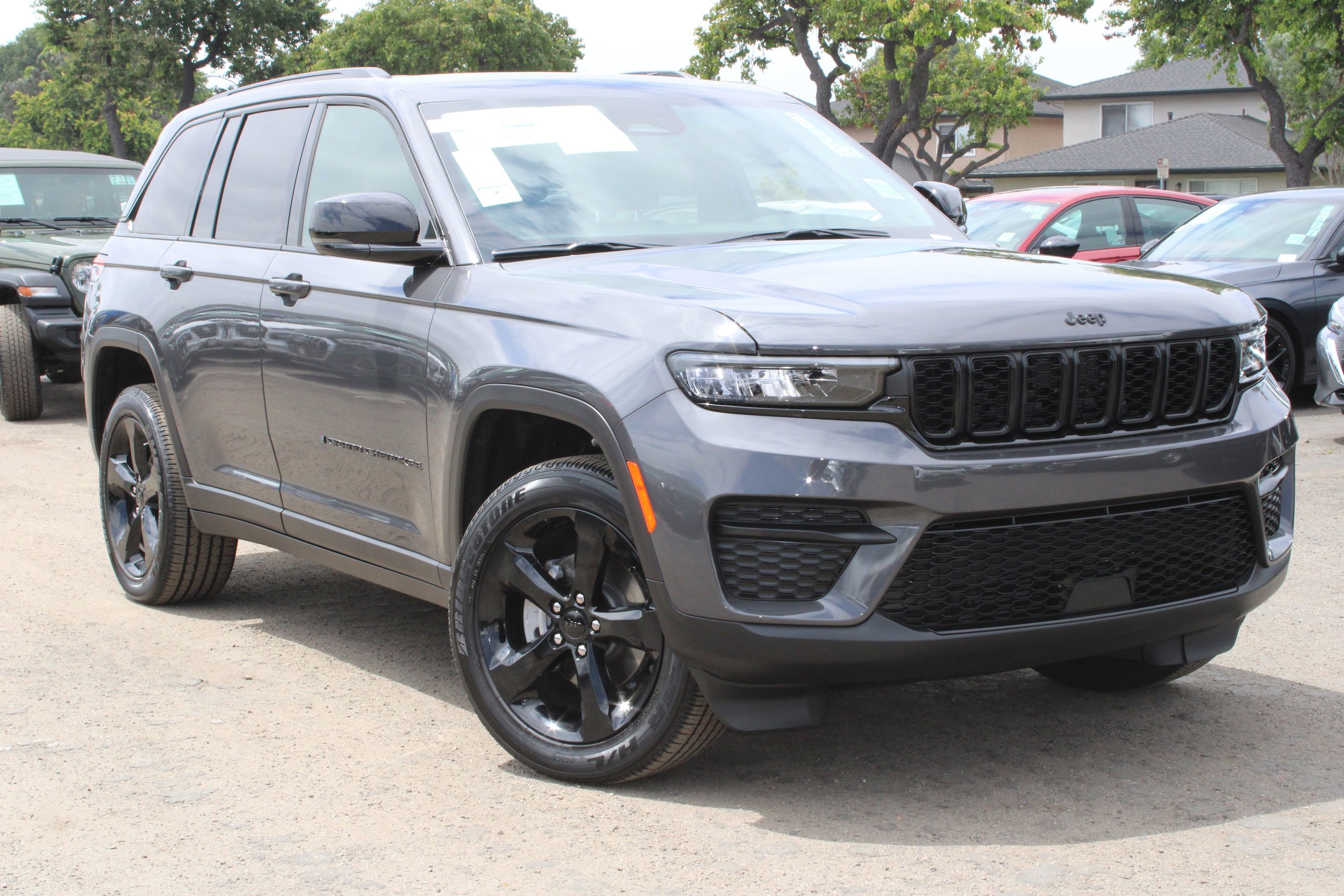 New 2025 Jeep Grand Cherokee Altitude RWD image 1