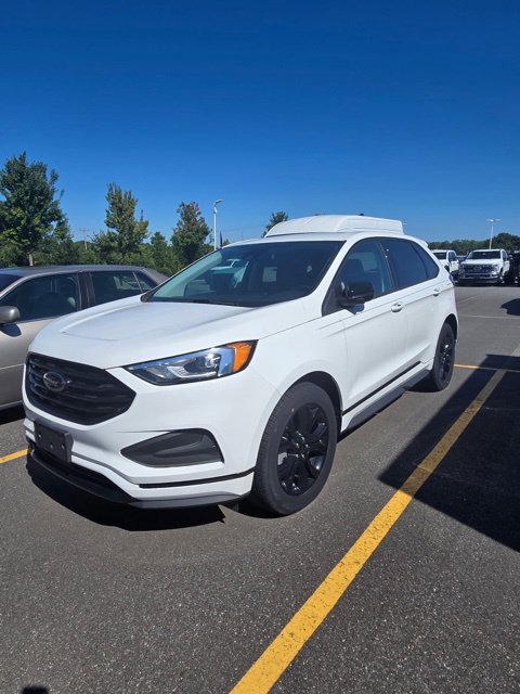 Used 2024 Ford Edge SE w/ Black Appearance Package