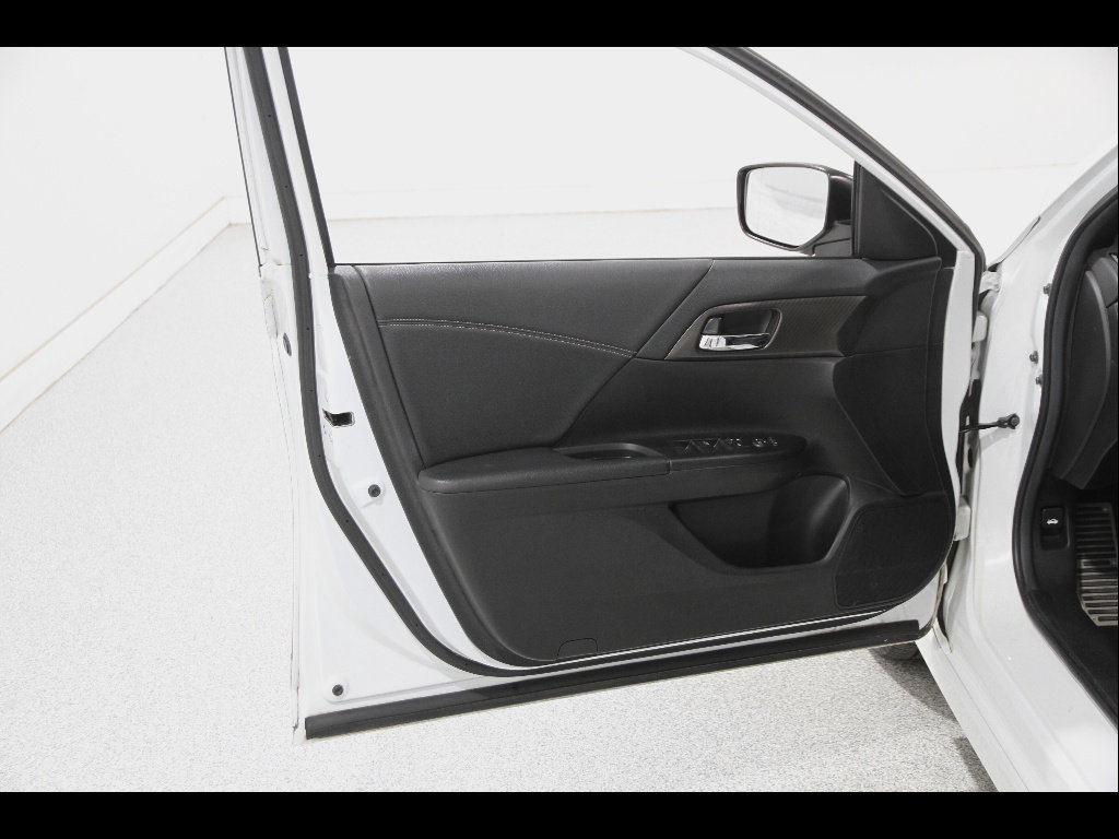 Used 2016 Honda Accord Sport image 4