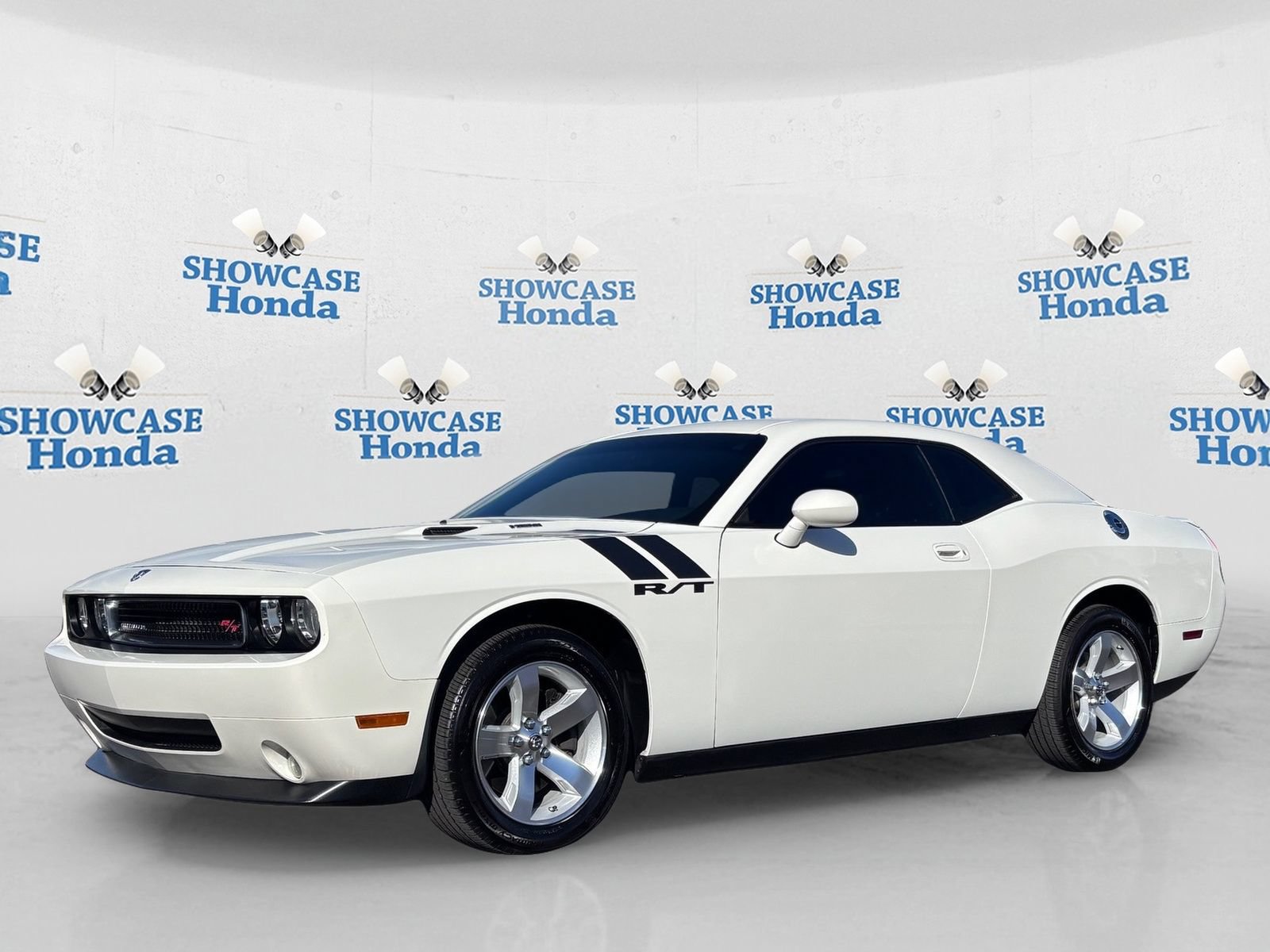 Used 2009 Dodge Challenger R/T RWD image 2