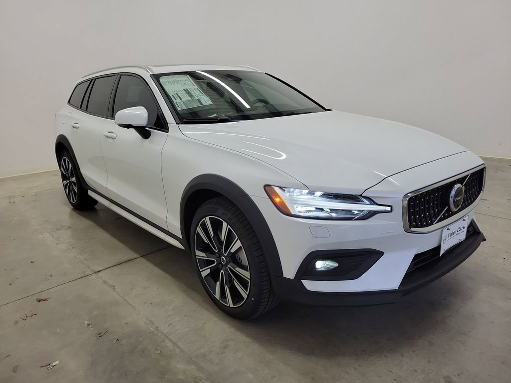New 2026 Volvo V60 B5 Cross Country Ultra w/ Protection Package Premier image 4