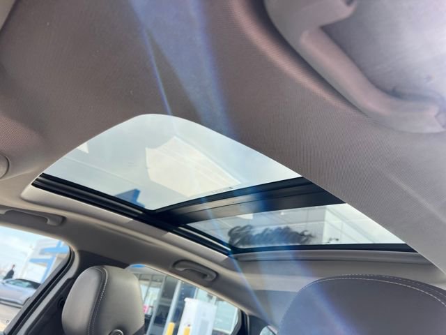 Used 2018 Chevrolet Impala LT w/ Sunroof and Spoiler Package image 11