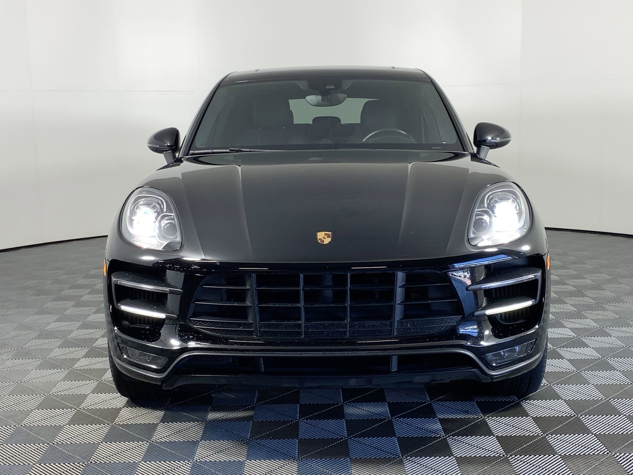Used 2018 Porsche Macan Turbo w/ Premium Package Plus image 5