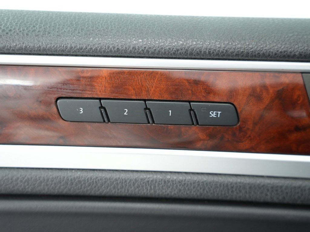 Used 2013 Volkswagen Touareg VR6 image 48