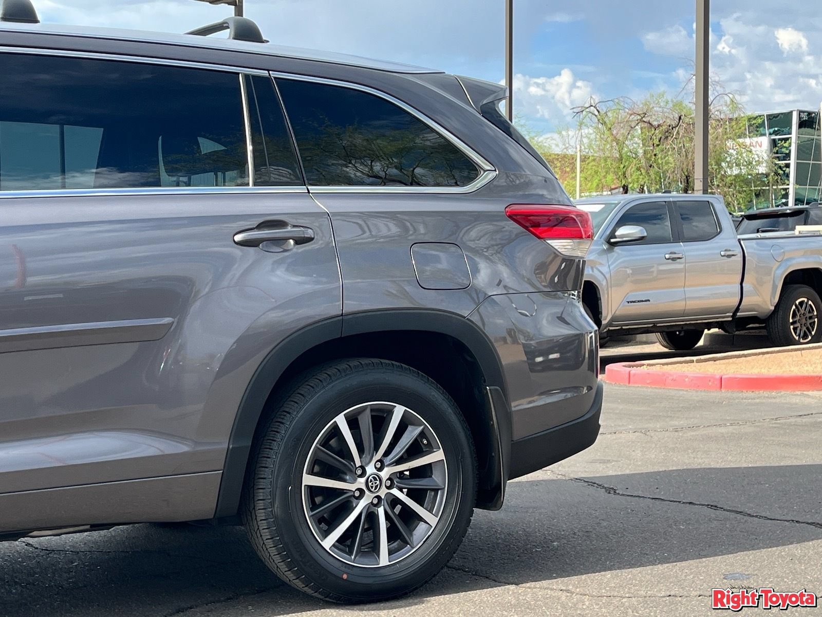 Certified 2017 Toyota Highlander XLE w/ Protection Package #3 AWD/4WD image 11