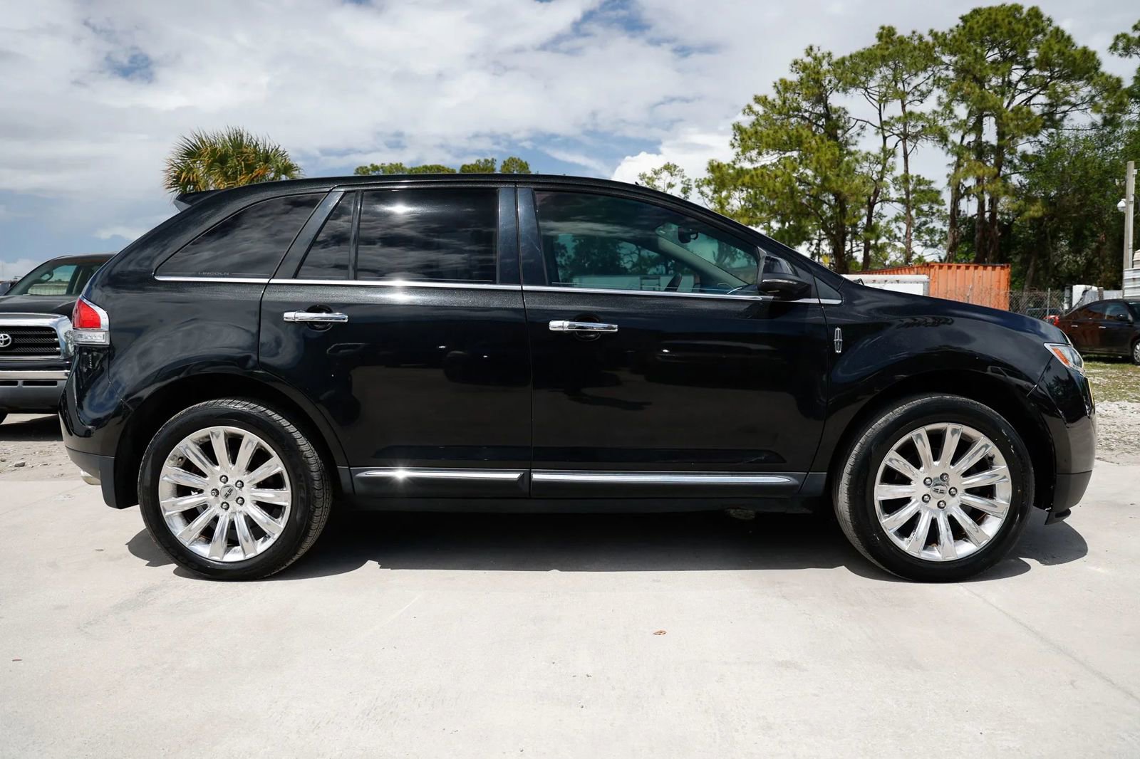 Used 2013 Lincoln MKX FWD image 8