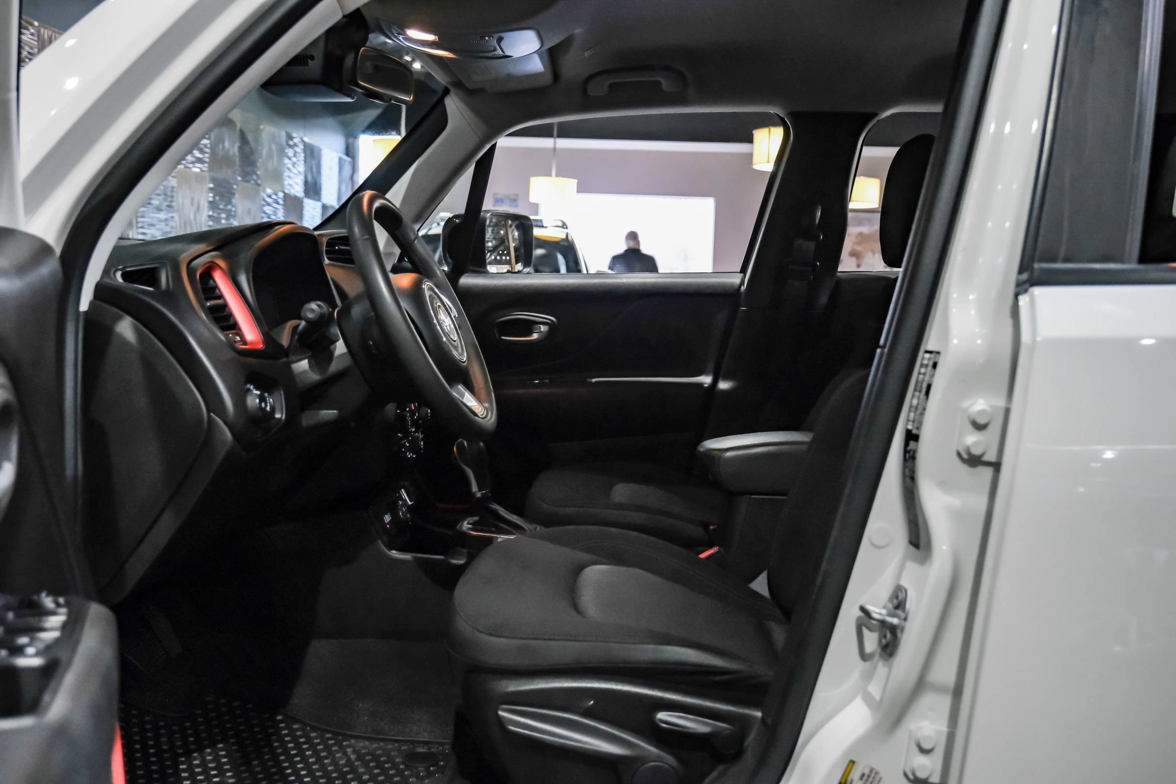 Used 2023 Jeep Renegade Trailhawk AWD/4WD image 4
