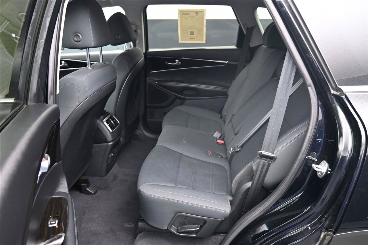 Used 2019 Kia Sorento L FWD image 12