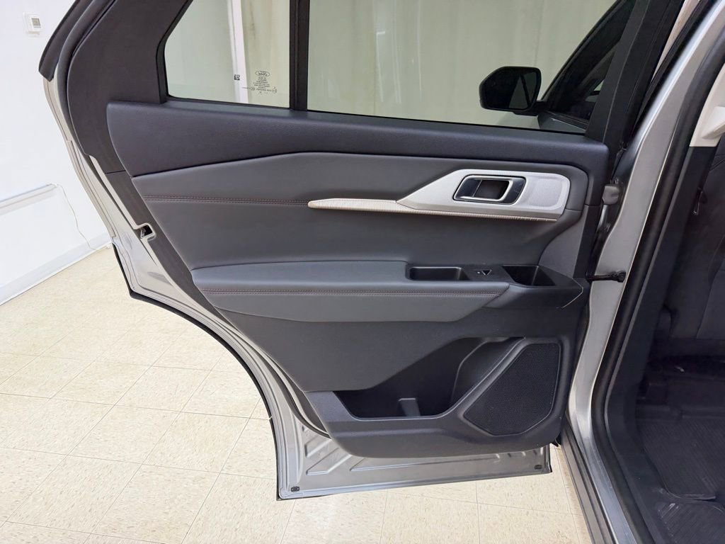 Used 2025 Ford Explorer Active image 19