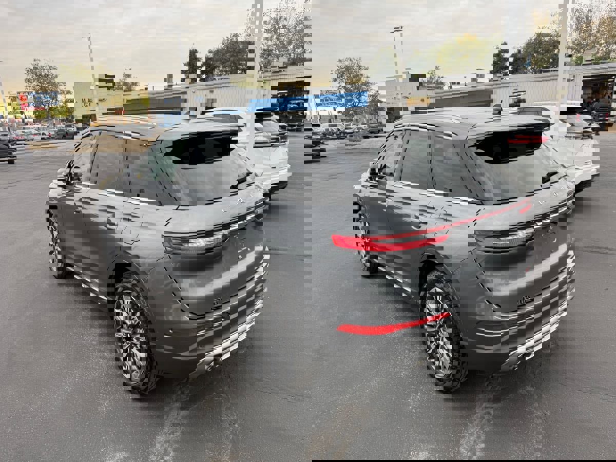 Used 2022 Lincoln Corsair Reserve w/ Equipment Group 201A image 4