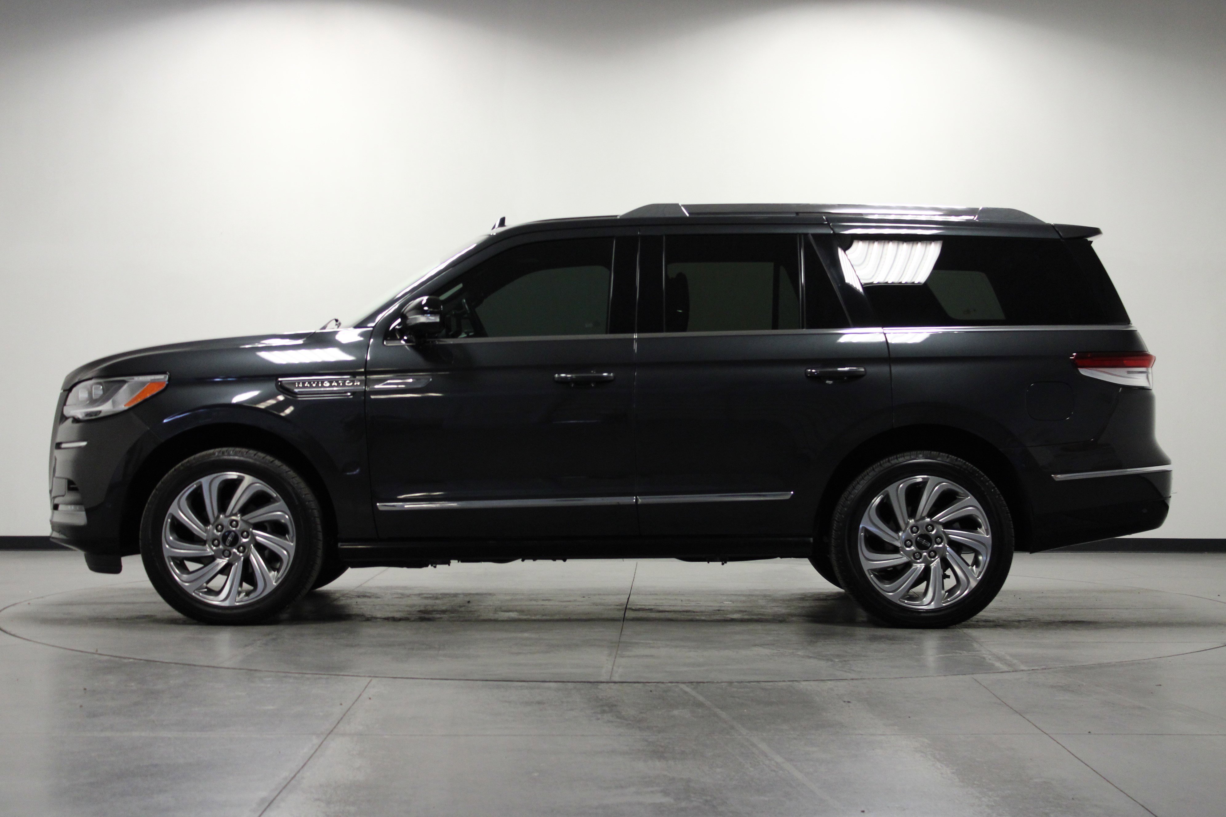 Used 2024 Lincoln Navigator Reserve w/ Equipment Group 201A image 7