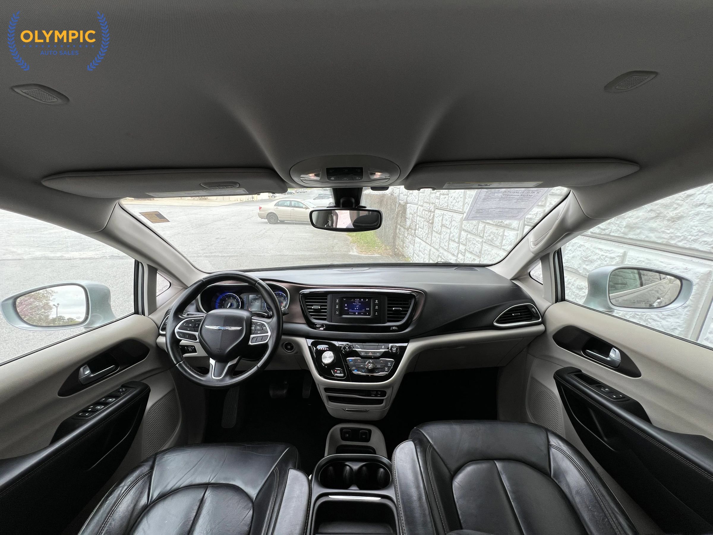 Used 2017 Chrysler Pacifica Touring-L image 20