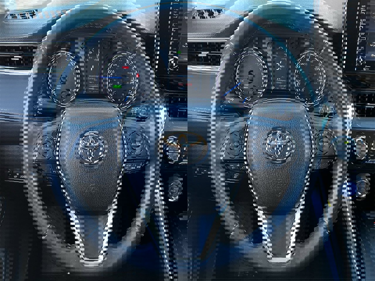 Used 2021 Toyota Venza LE image 11