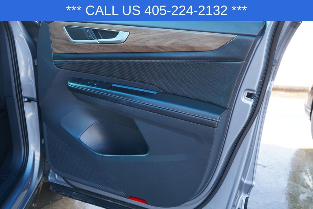 Used 2025 Volkswagen Atlas SE image 21