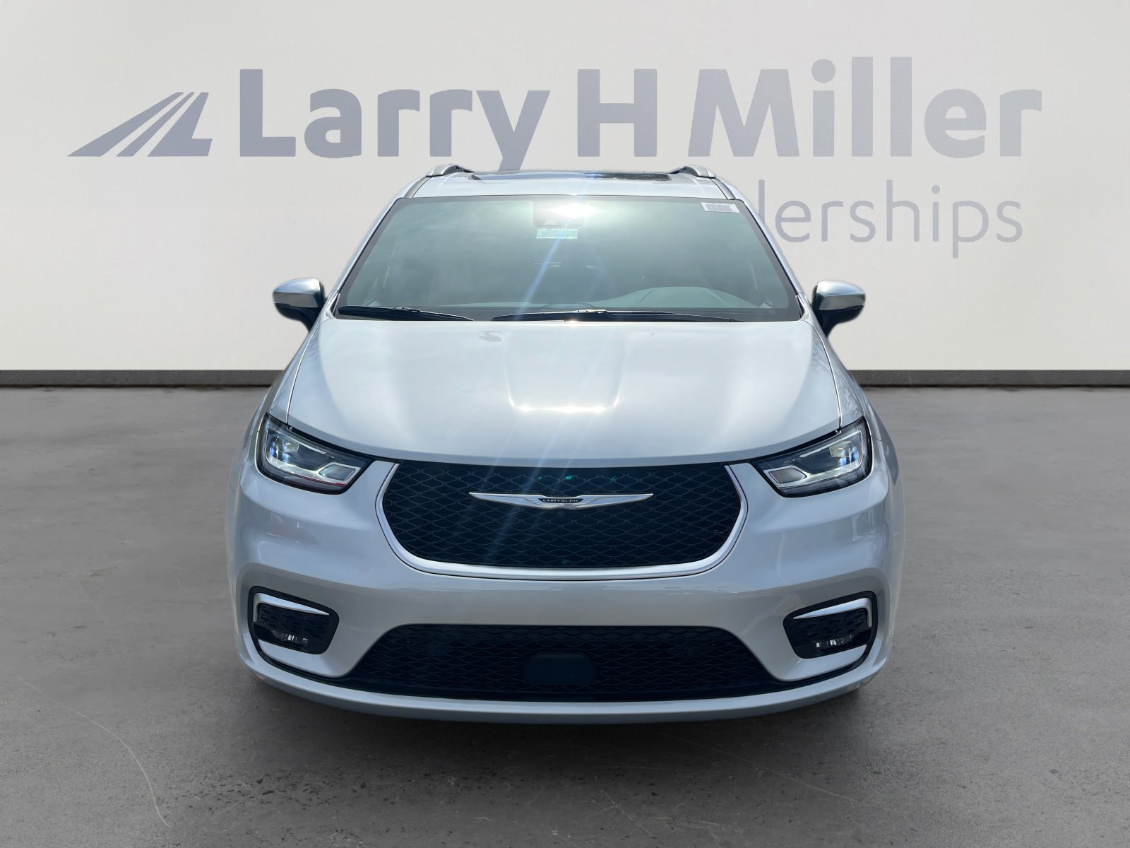 New 2026 Chrysler Pacifica Pinnacle image 8