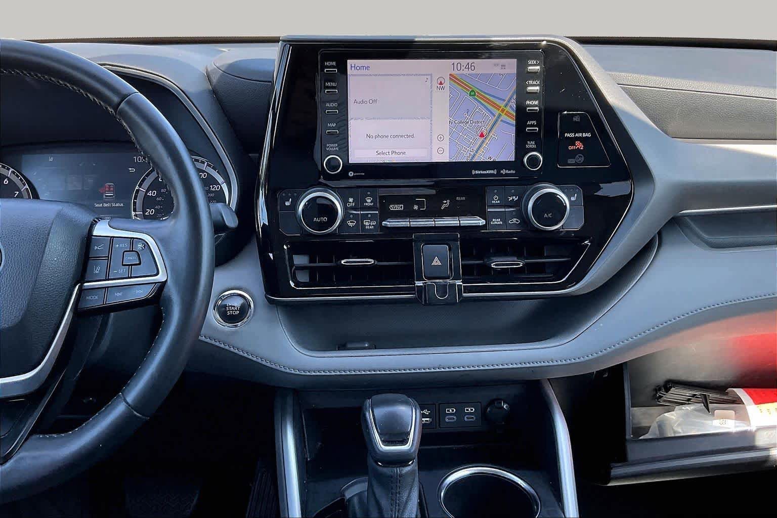 Used 2022 Toyota Highlander XLE FWD image 6