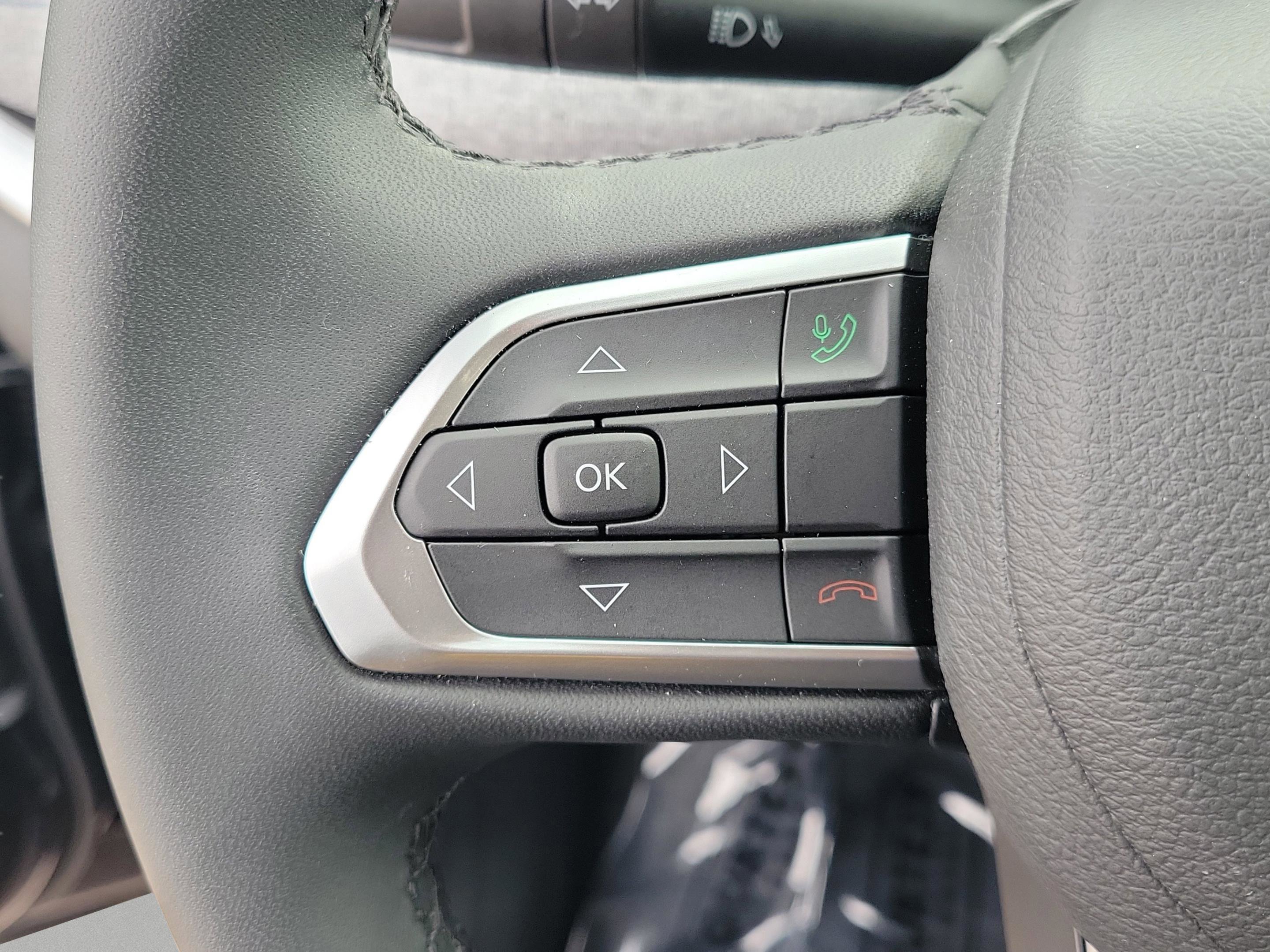 Used 2025 Jeep Compass Latitude image 21