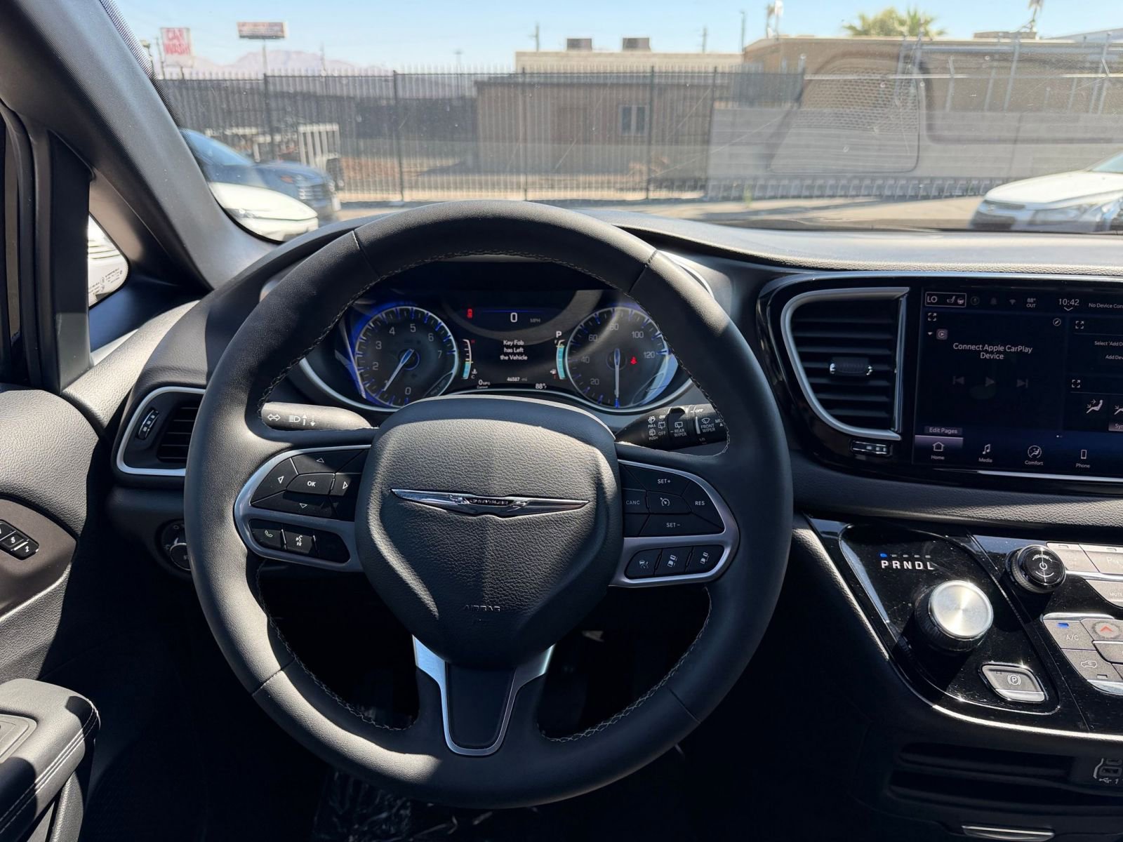 Used 2025 Chrysler Pacifica Select image 35