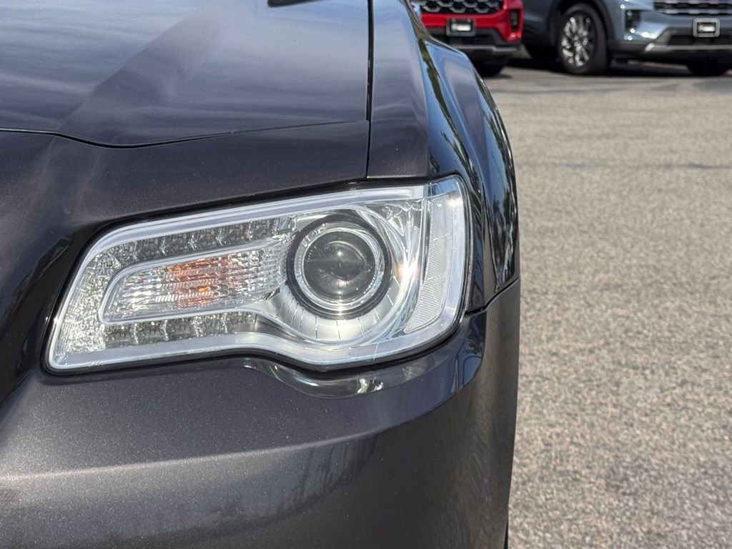 Used 2019 Chrysler 300 Limited w/ Safetytec Plus Group image 8