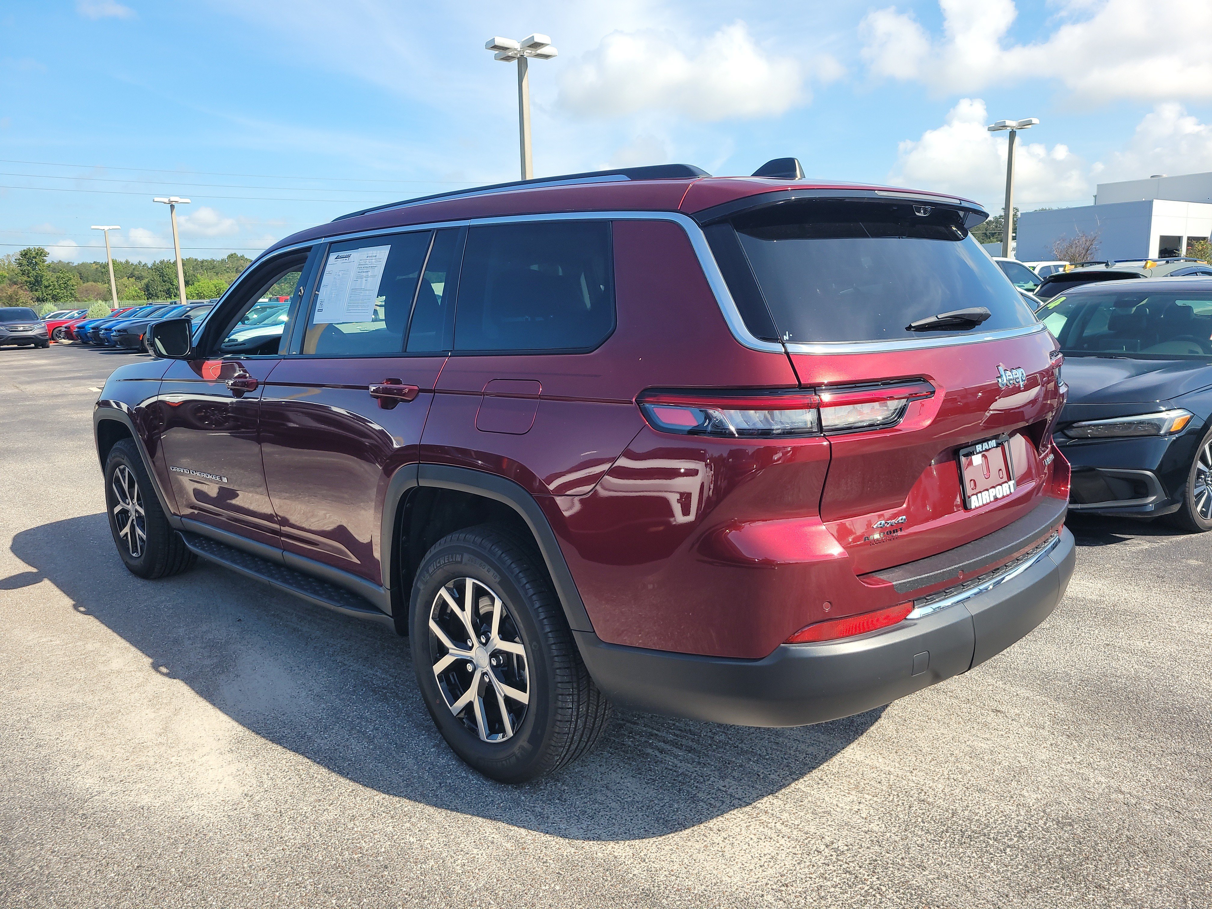 Used 2023 Jeep Grand Cherokee L Limited w/ Luxury Tech Group II AWD/4WD image 6