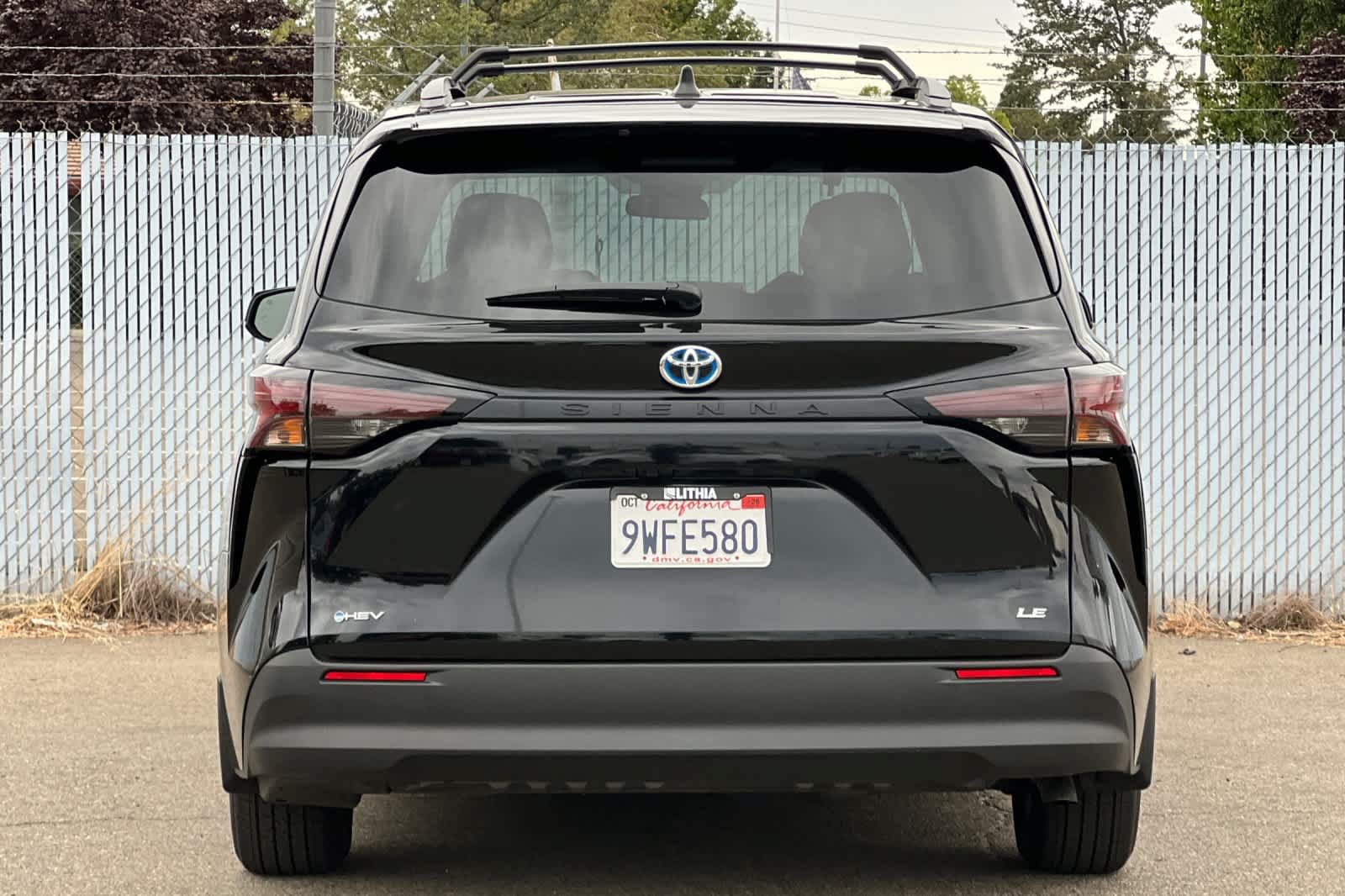 Certified 2025 Toyota Sienna LE FWD image 4