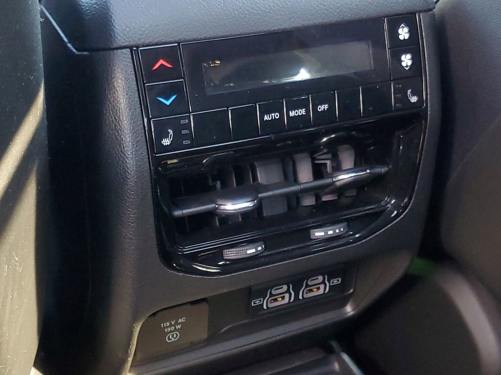 Used 2024 Jeep Grand Cherokee L Limited w/ Luxury Tech Group II image 34