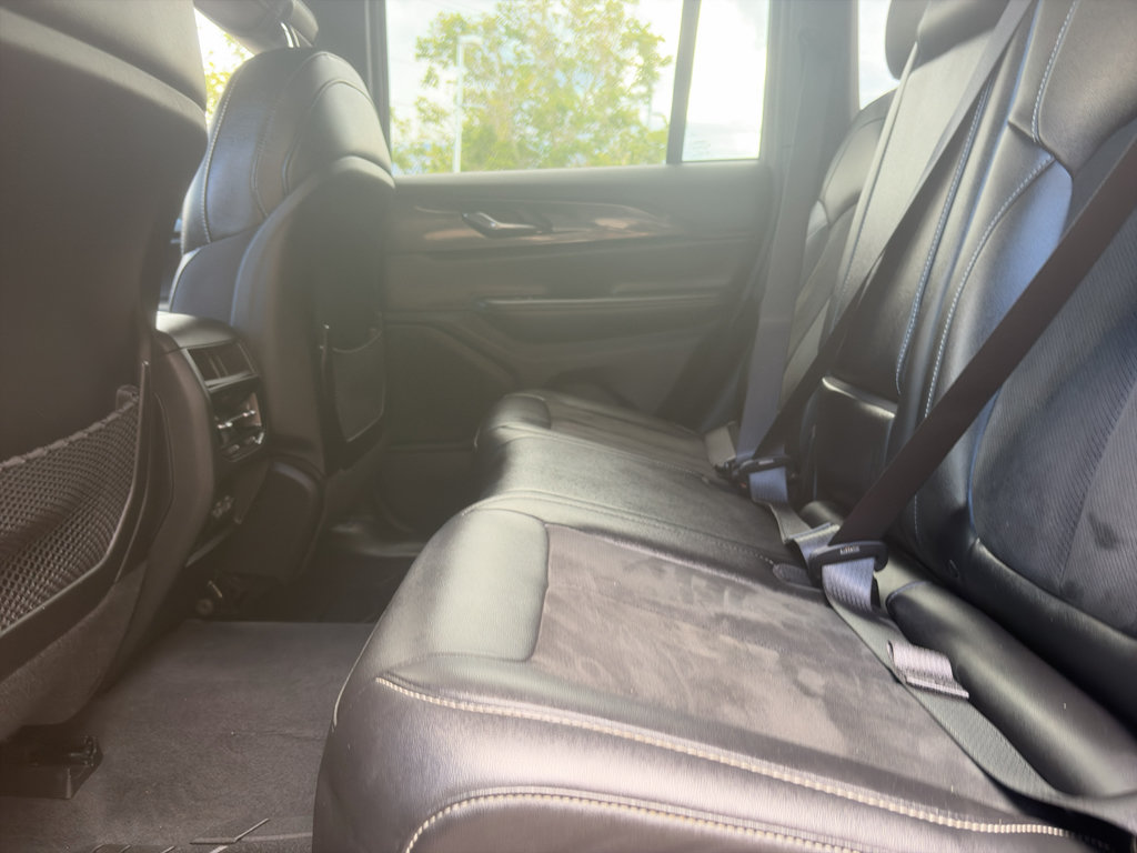 Used 2023 Jeep Grand Cherokee Altitude AWD/4WD image 23
