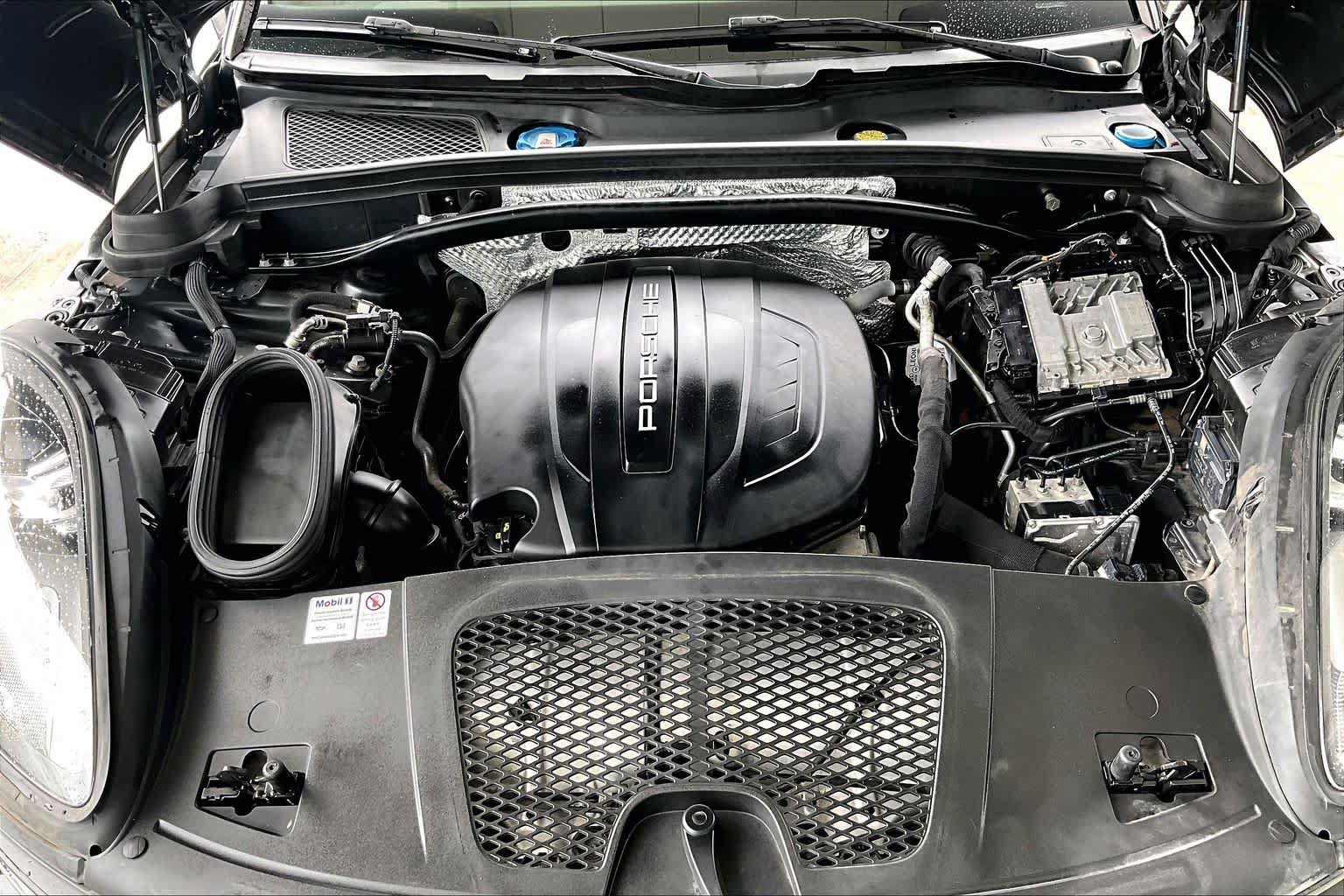 Used 2019 Porsche Macan AWD/4WD image 27