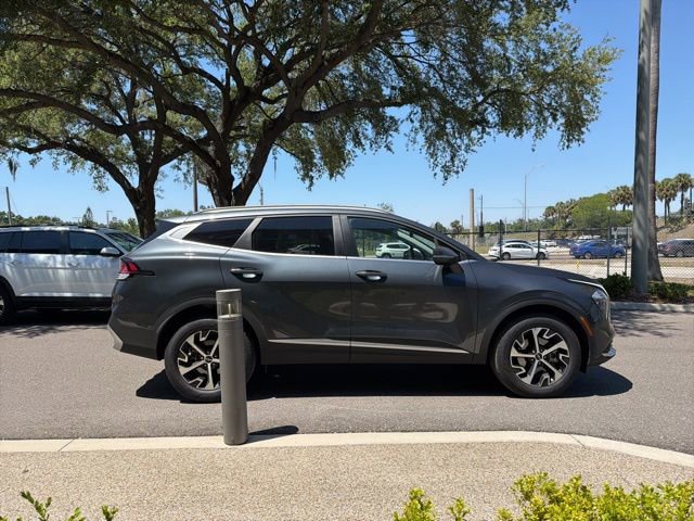 Used 2023 Kia Sportage EX AWD/4WD image 3