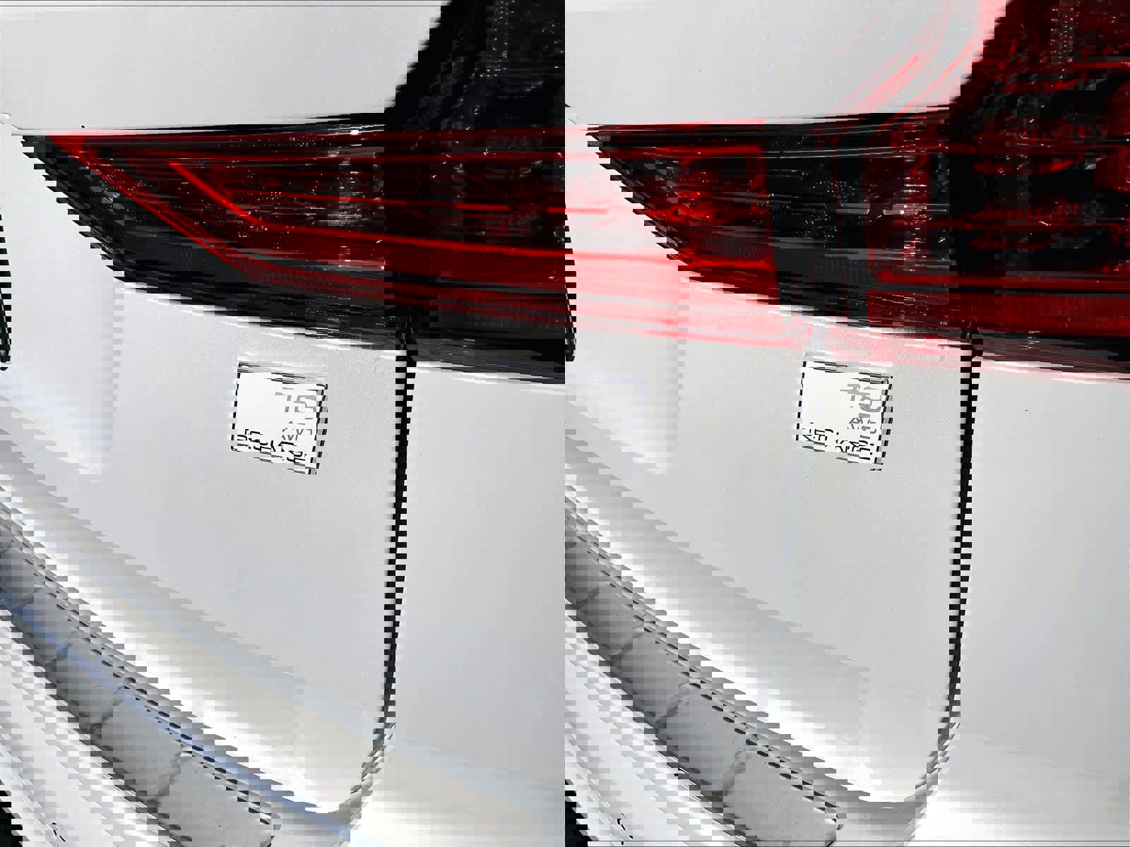 Used 2023 Volvo XC60 T8 Plus image 10