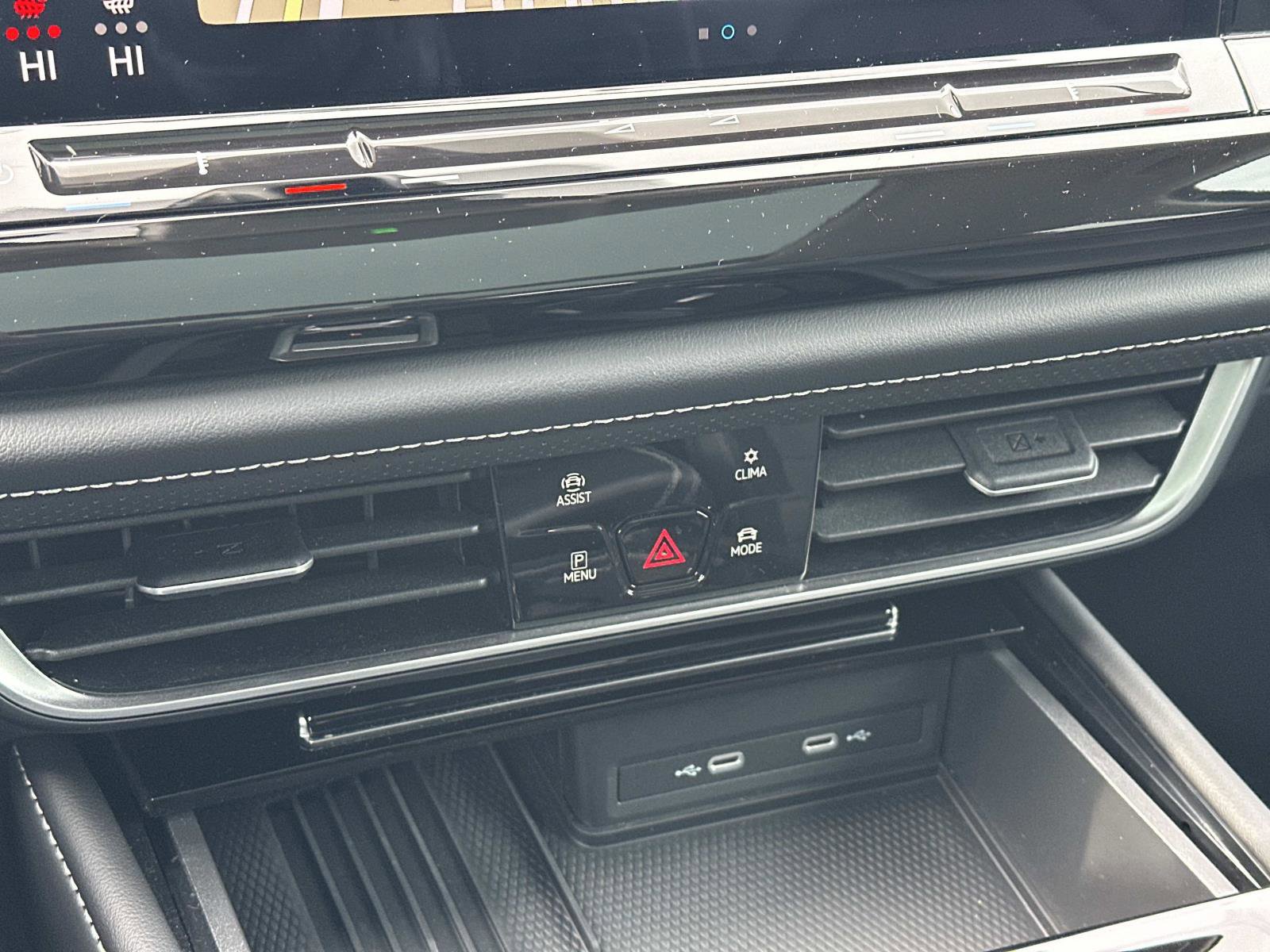 Used 2025 Volkswagen Atlas SEL image 33