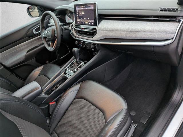 Used 2024 Jeep Compass Latitude image 20