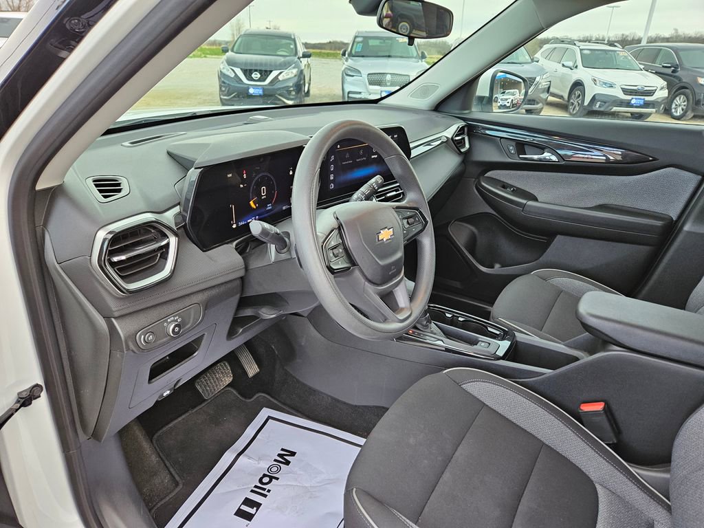 Used 2025 Chevrolet TrailBlazer LT AWD/4WD image 20