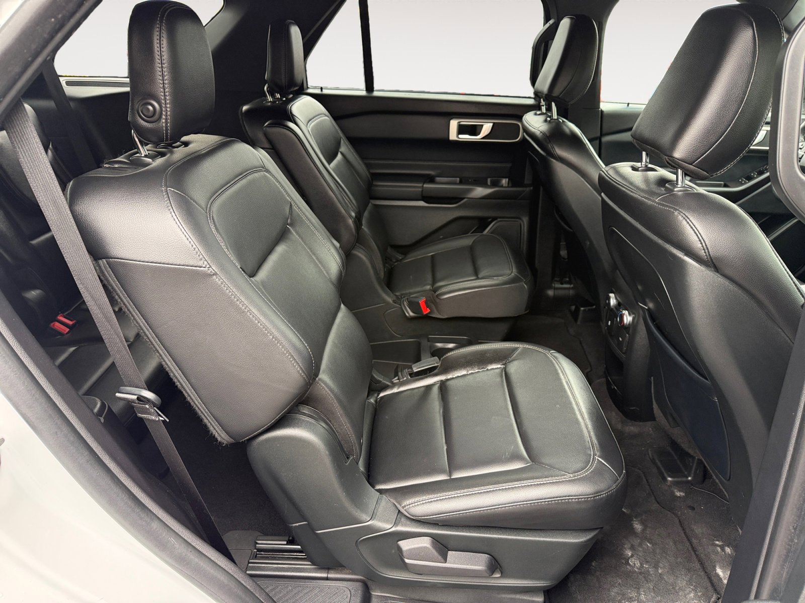 Used 2020 Ford Explorer XLT w/ Equipment Group 202A RWD image 18