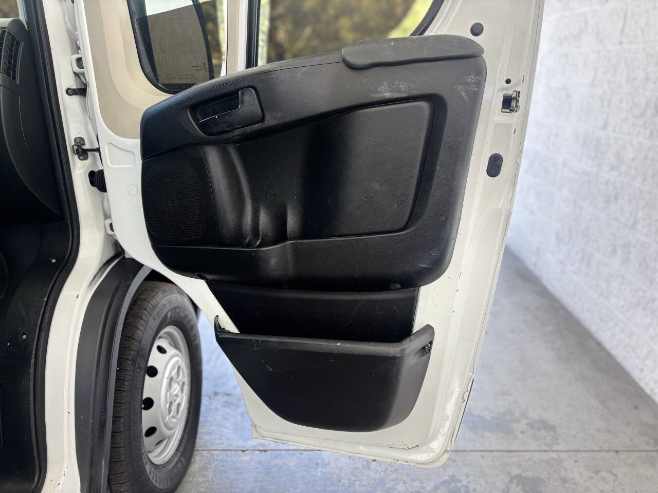 Used 2014 RAM ProMaster 2500 w/ Interior Convenience Group image 24