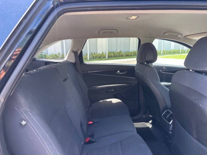 Used 2017 Kia Sorento AWD w/ LX Convenience Package image 31
