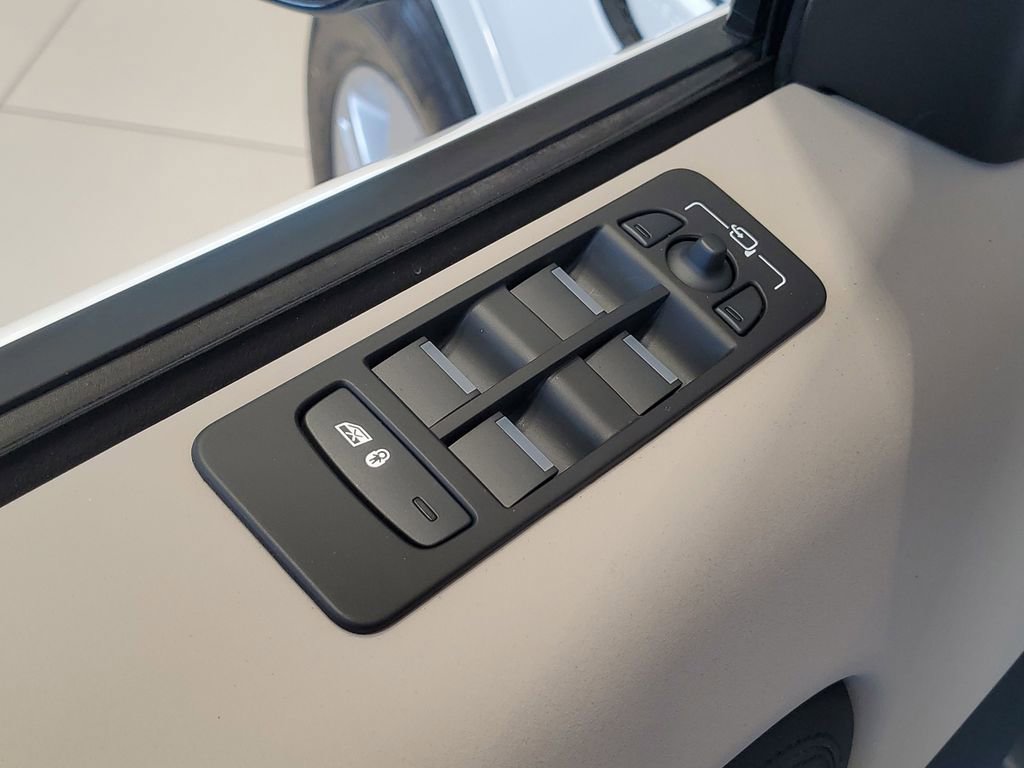 Used 2025 Land Rover Discovery Sport S image 15