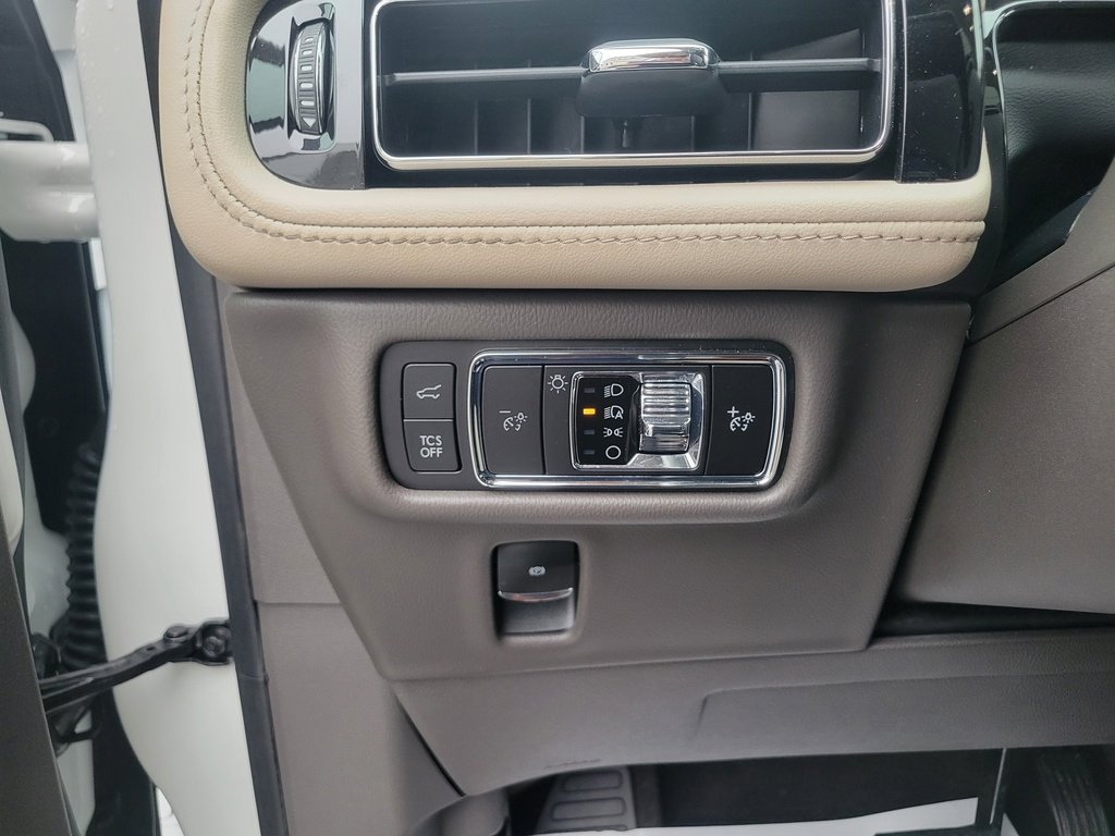 Certified 2023 Lincoln Nautilus Reserve image 21