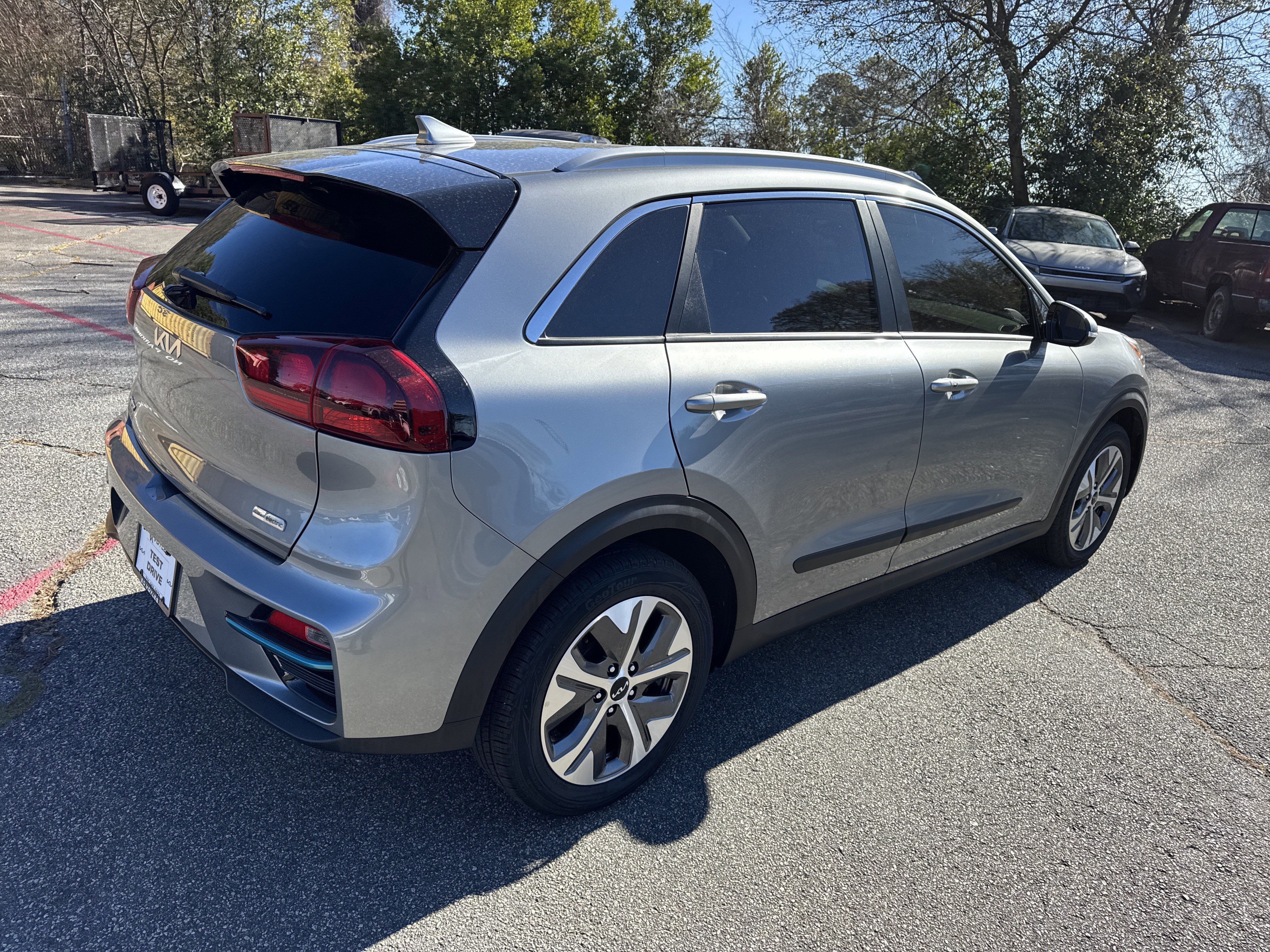 Used 2022 Kia Niro EX image 7
