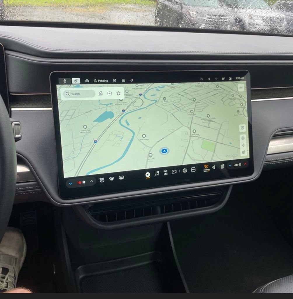 Used 2025 Rivian R1S Adventure Dual AWD/4WD image 18