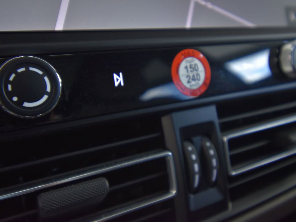 Used 2025 Porsche Macan image 35