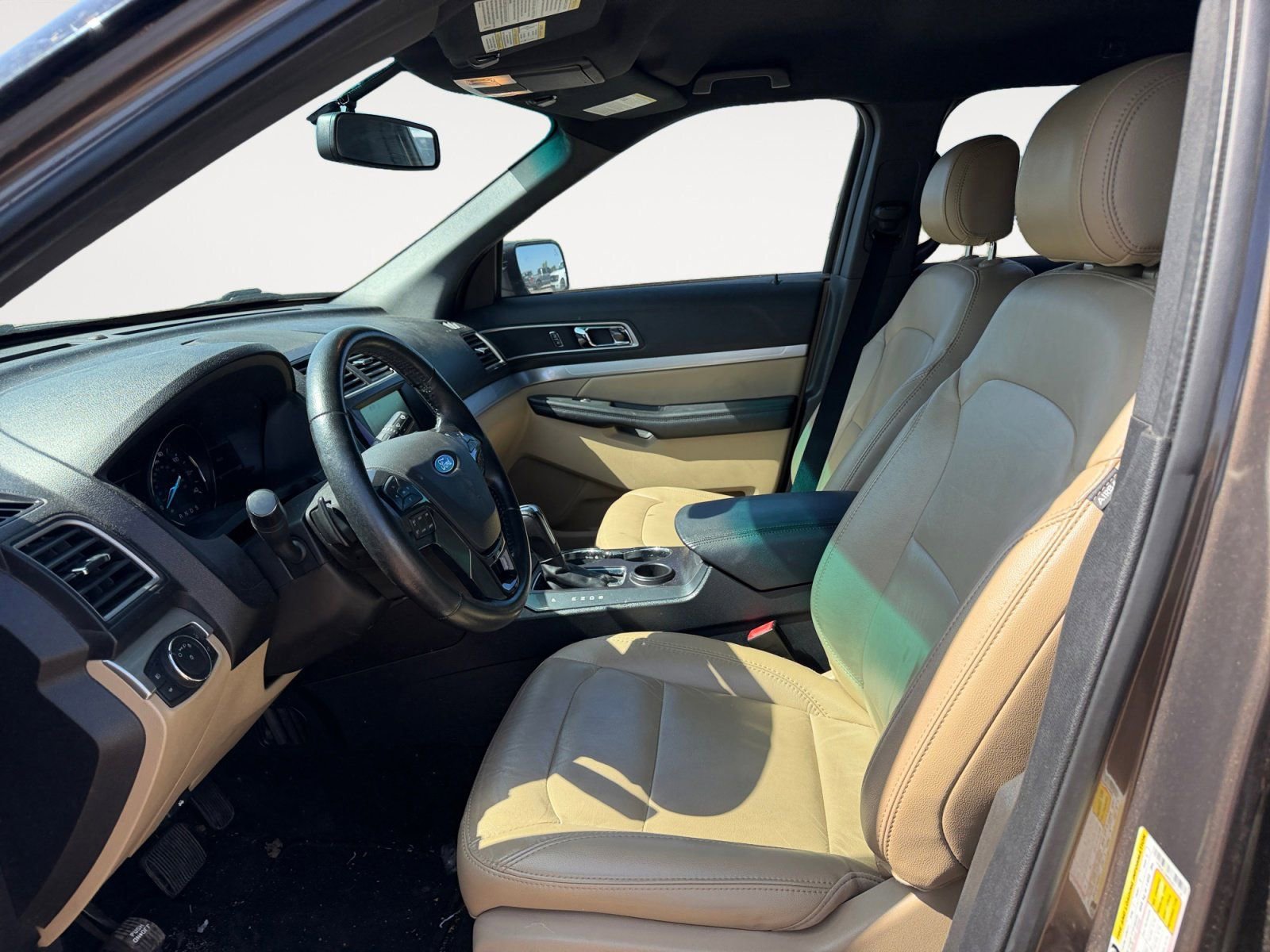 Used 2016 Ford Explorer XLT w/ Equipment Group 202A FWD image 9