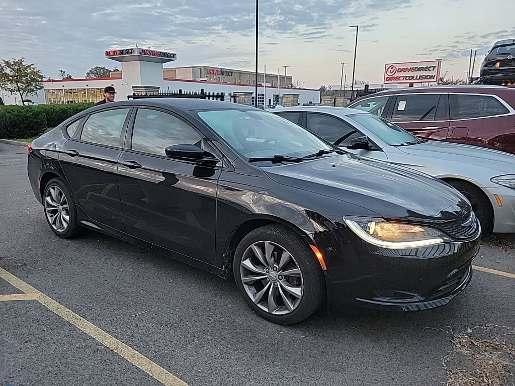 Used 2015 Chrysler 200 S FWD image 3
