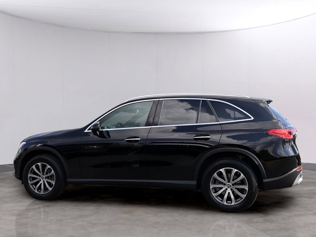 Certified 2025 Mercedes-Benz GLC 300 4MATIC image 4